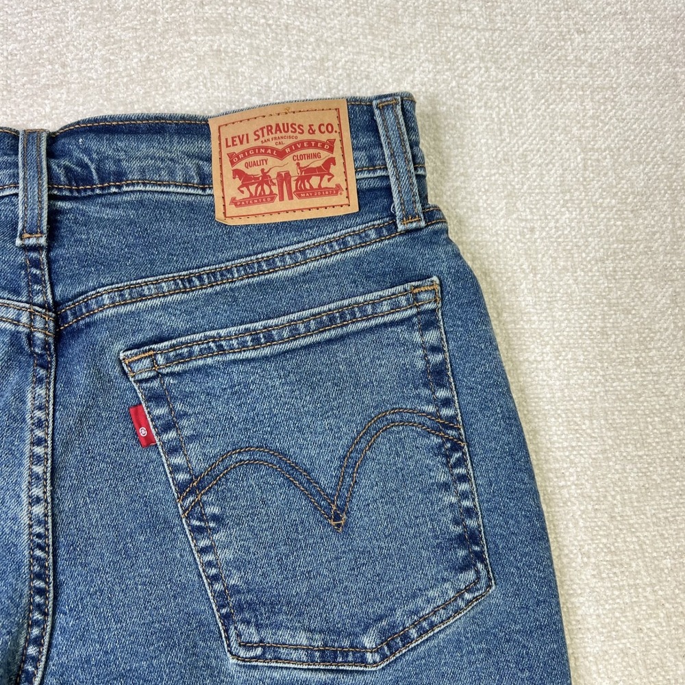 Levis Jeans Womens 29 Blue Med Wash Wedgie Straight High Rise Button Fly Denim - Picture 3 of 11